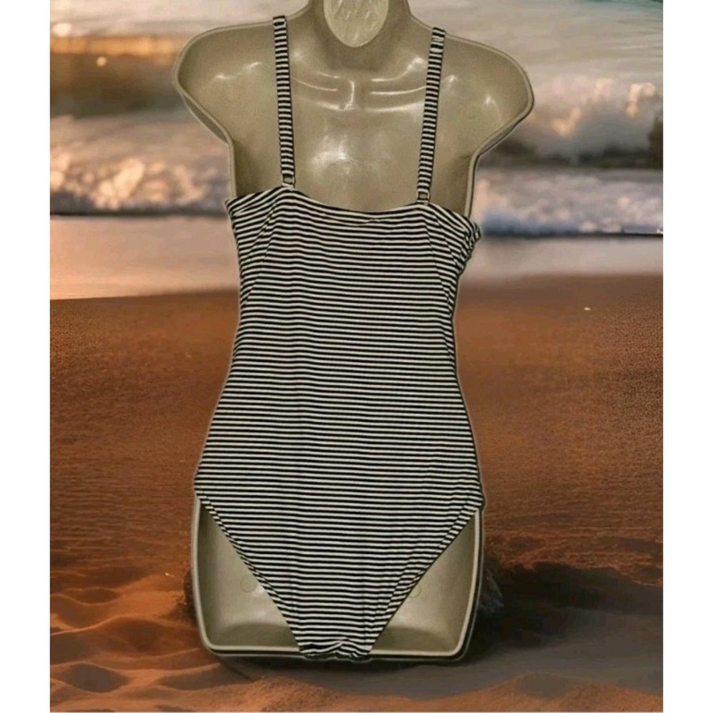 Nip‎ Tuck Swimsuit One Piece Size 8 Multi Fit Cup Rufflle Black & White Striped - Picture 2 of 5